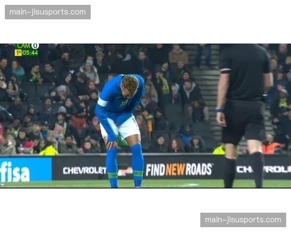 实时更新：马赛队奥巴梅扬因伤被替换下场，疑似大腿肌肉问题