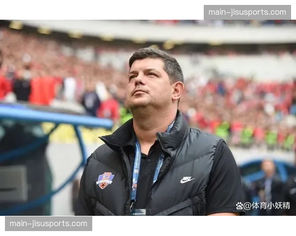 战报速递:补时阶段连入两球,大连人3-2惊险逆转青岛海牛 战报速递:补时阶段连入两球,大连人3-2惊险逆转青岛海牛