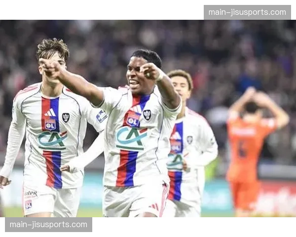 里昂主帅丰塞卡谈恩德里克使用：批评旨在激发球员状态